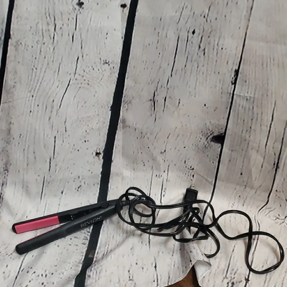 Mini Revlon Hair Straitner